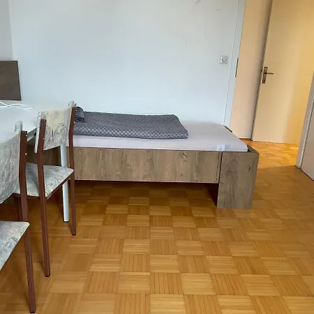 Roseman Iii - Centraly Located, Old Spacious